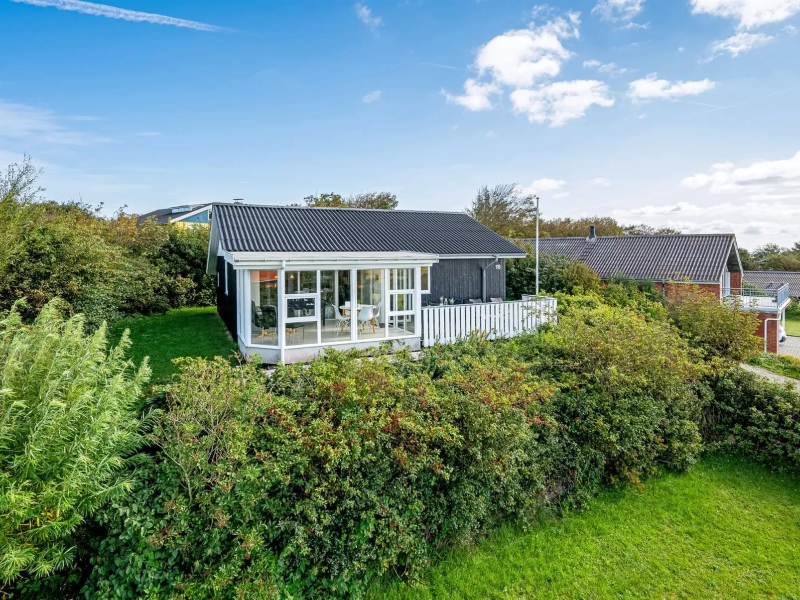 "Brenda" - 300m to the fjord-Outside