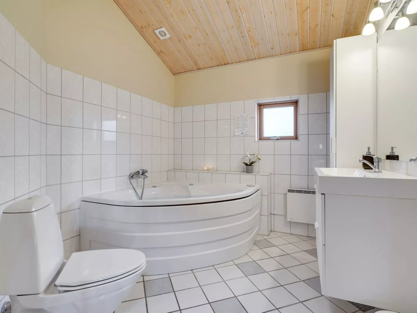 "Absalon" - 29km from the sea-Drinnen