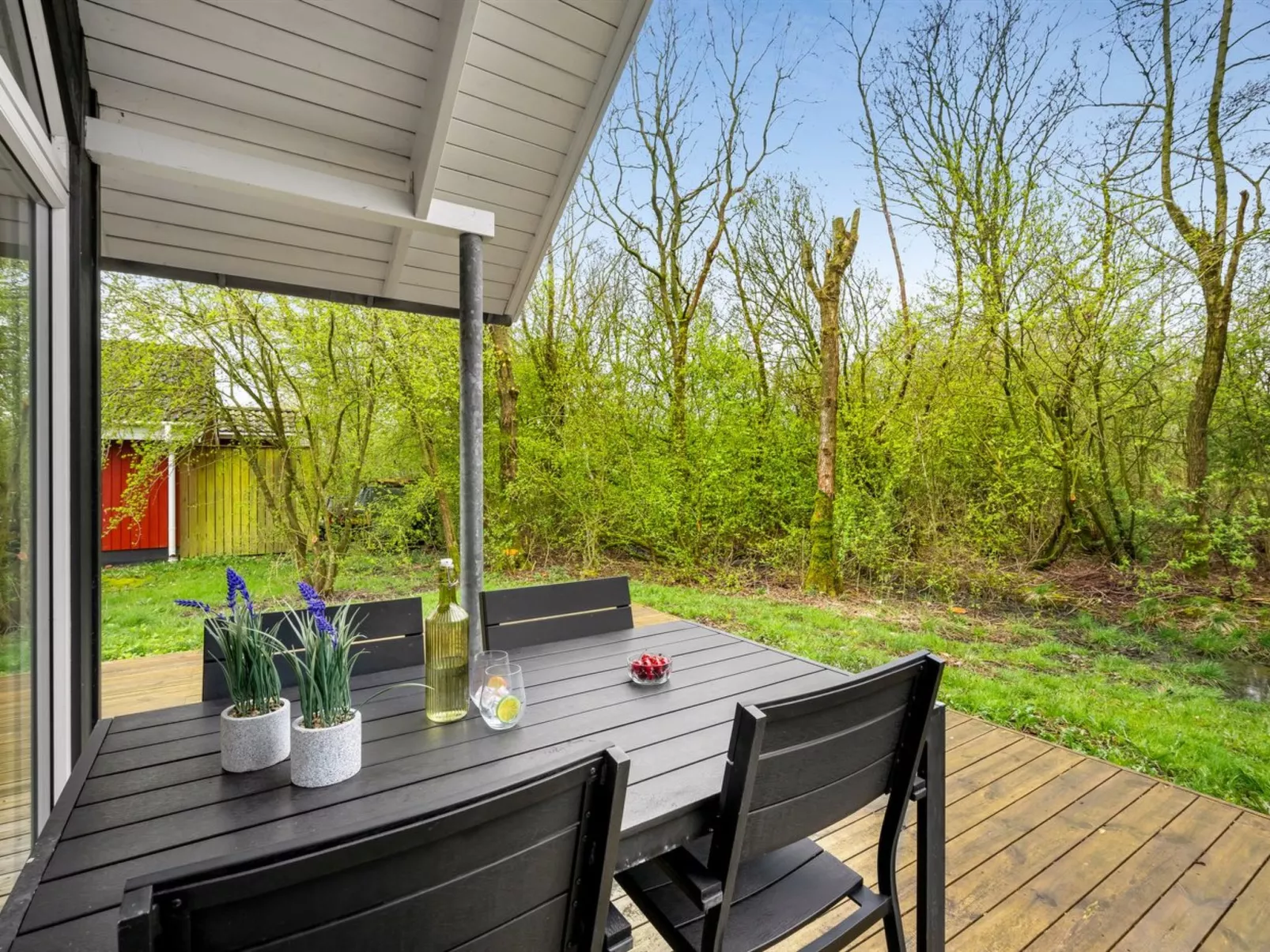 "Ketilbiorn" - 1.2km to the fjord-Outside