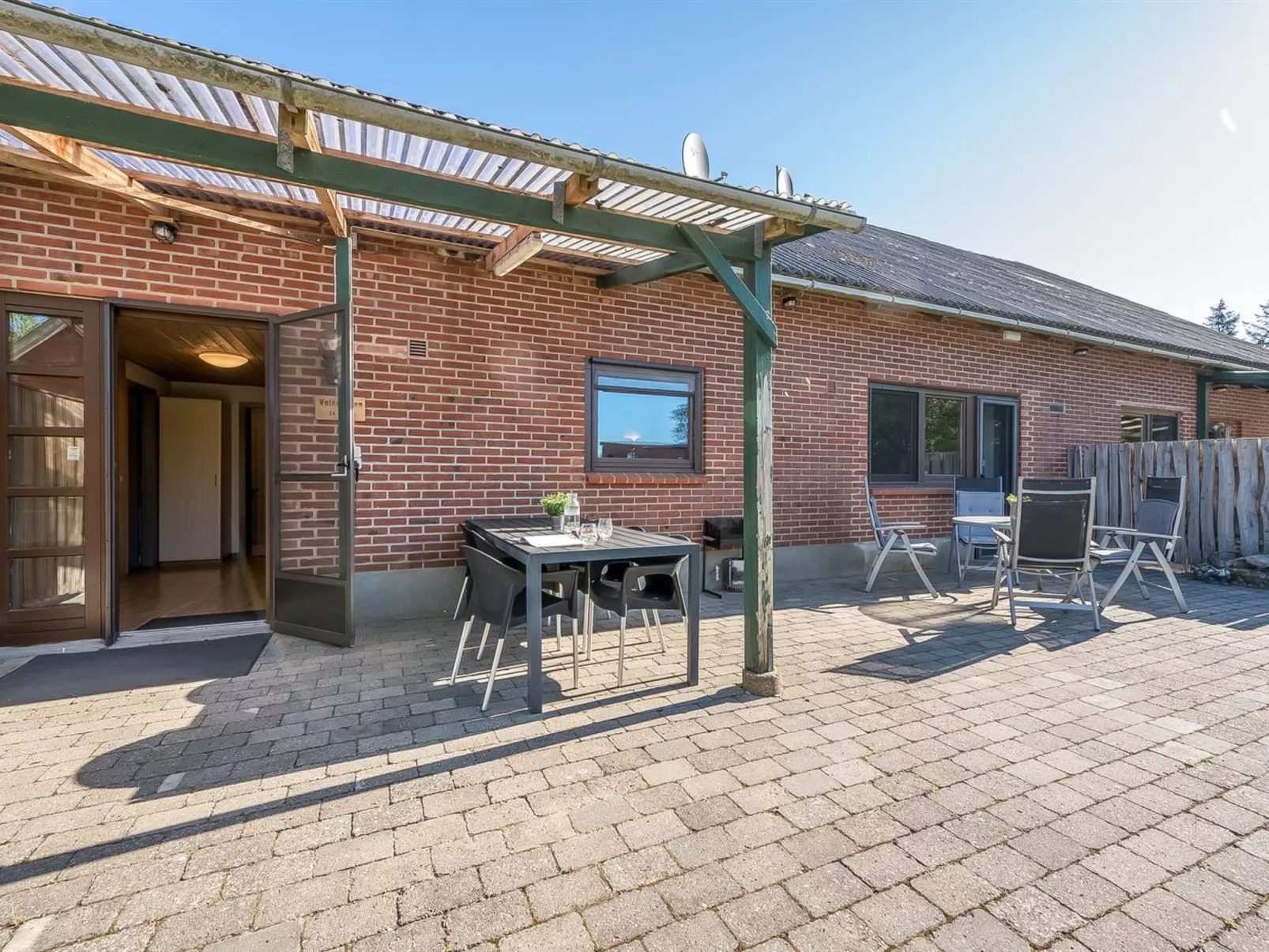 "Evina" - 17km to the fjord-Outside