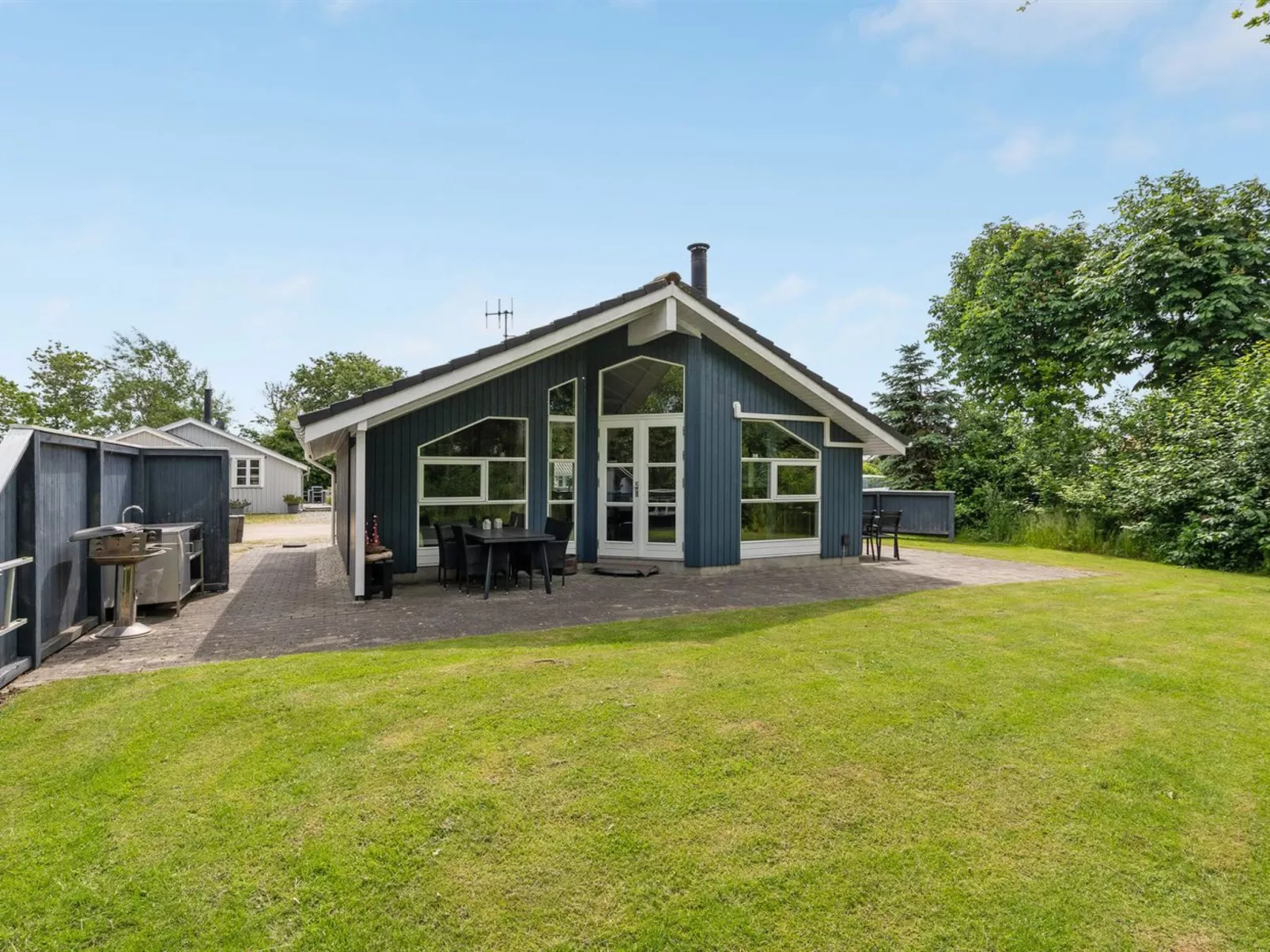 "Jarik" - 1.2km to the fjord-Outside