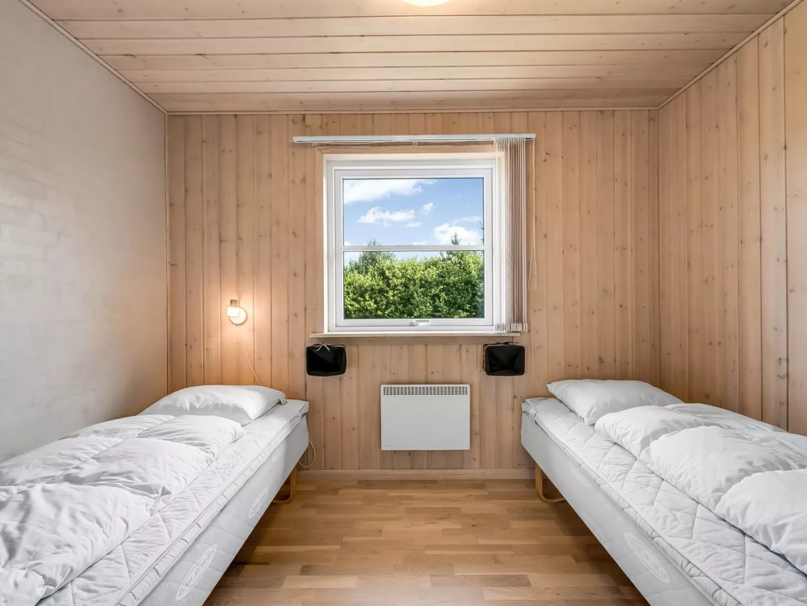 "Saara" - 700m to the fjord-Drinnen