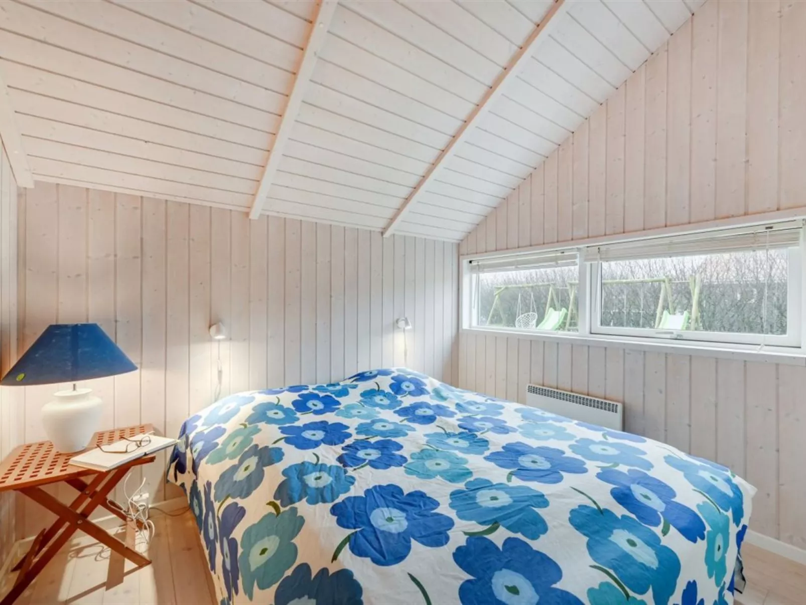 "Clarina" - 800m to the fjord-Dedans