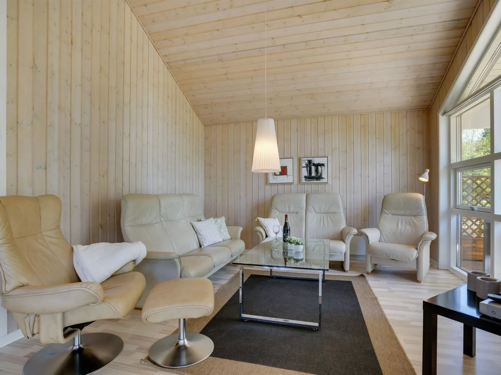 "Ebbi" - 36km from the sea-Inside