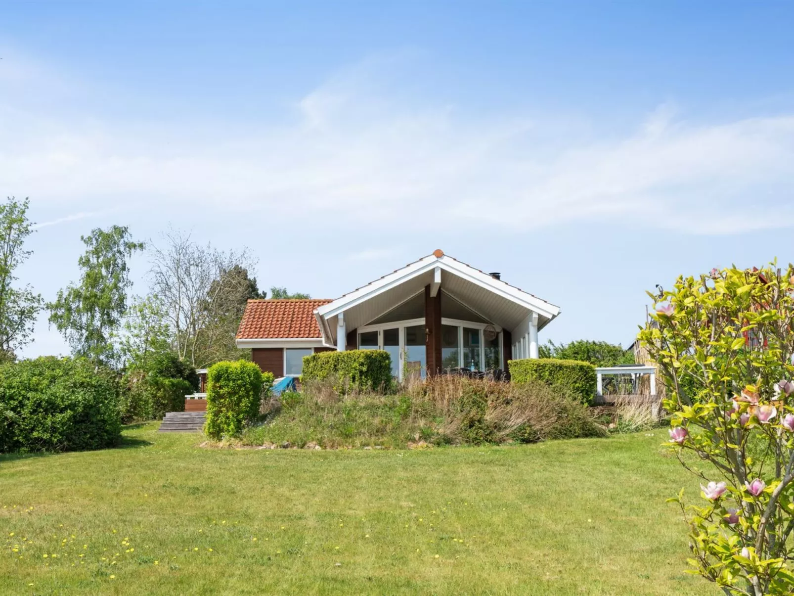 "Brunman" - 10m to the fjord-Outside