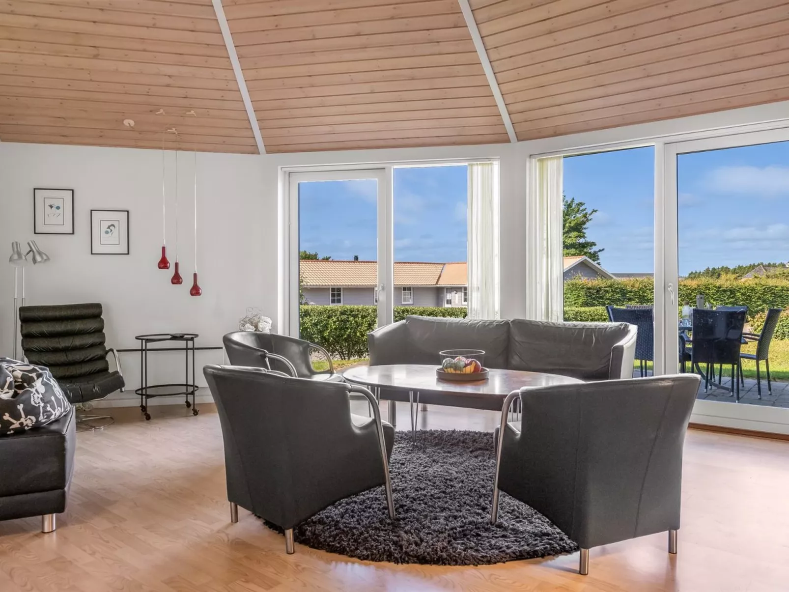 "Adrienne" - 35km from the sea-Inside