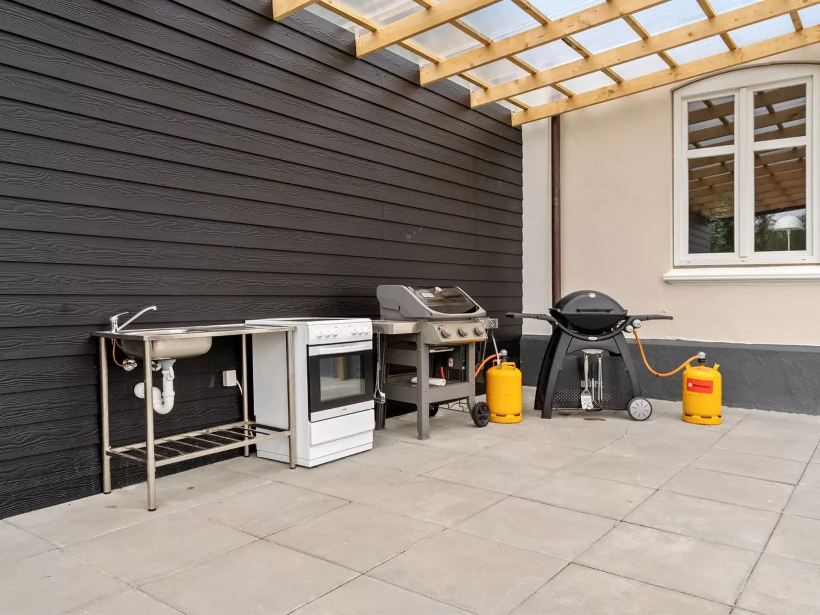 "Niki" - 15km from the sea-Outside