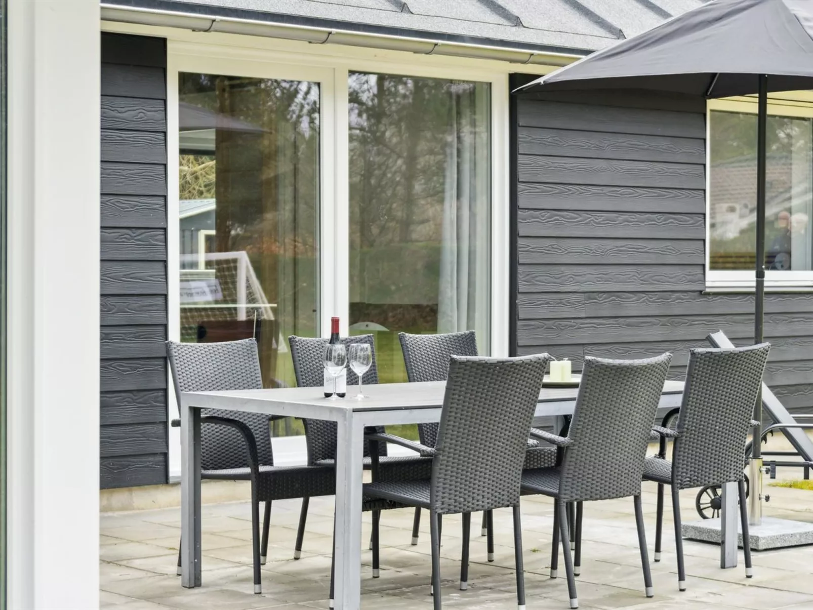 "Human" - 10.5km from the sea-Outside