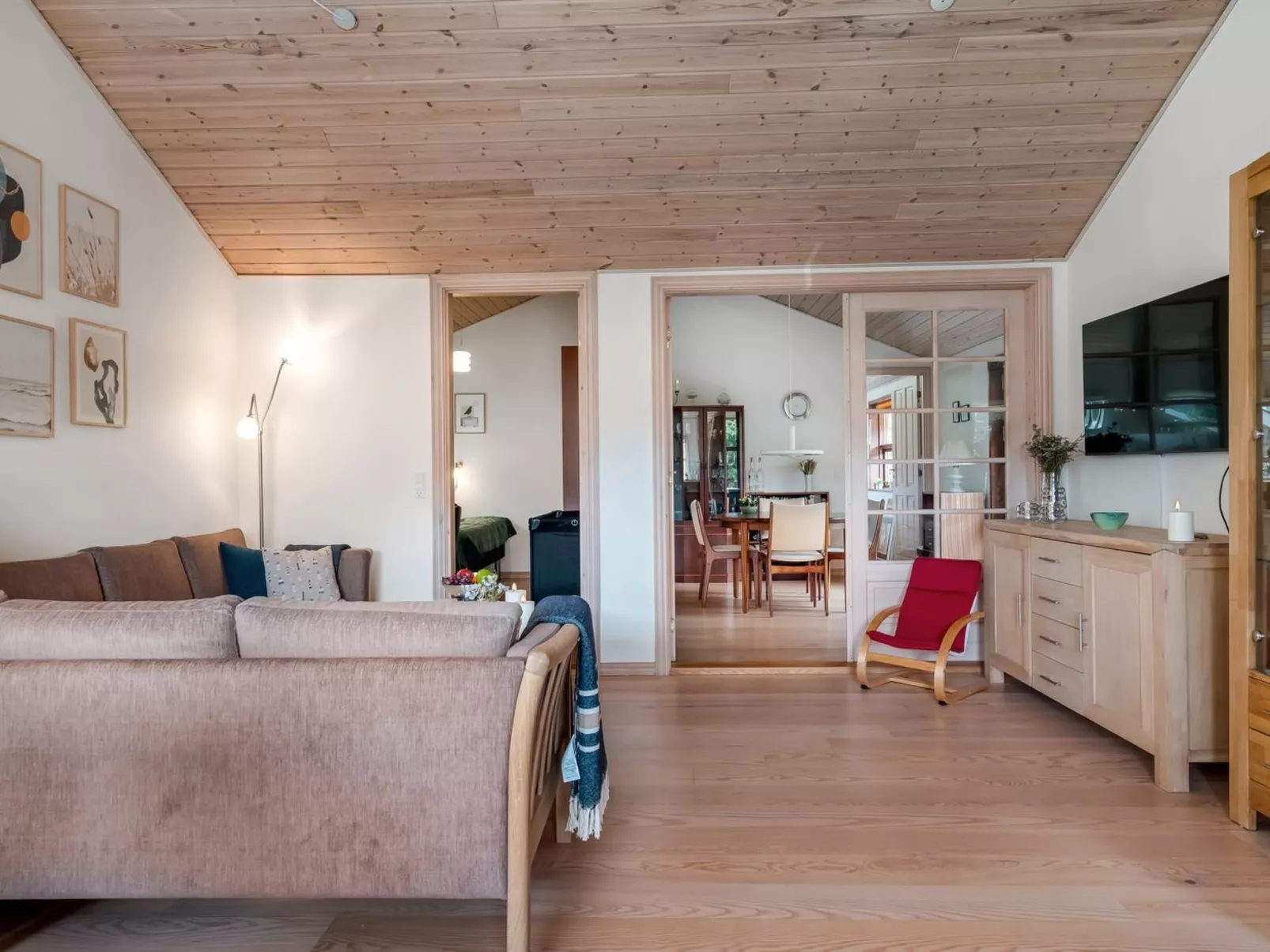 "Vetle" - 2.8km from the sea-Inside