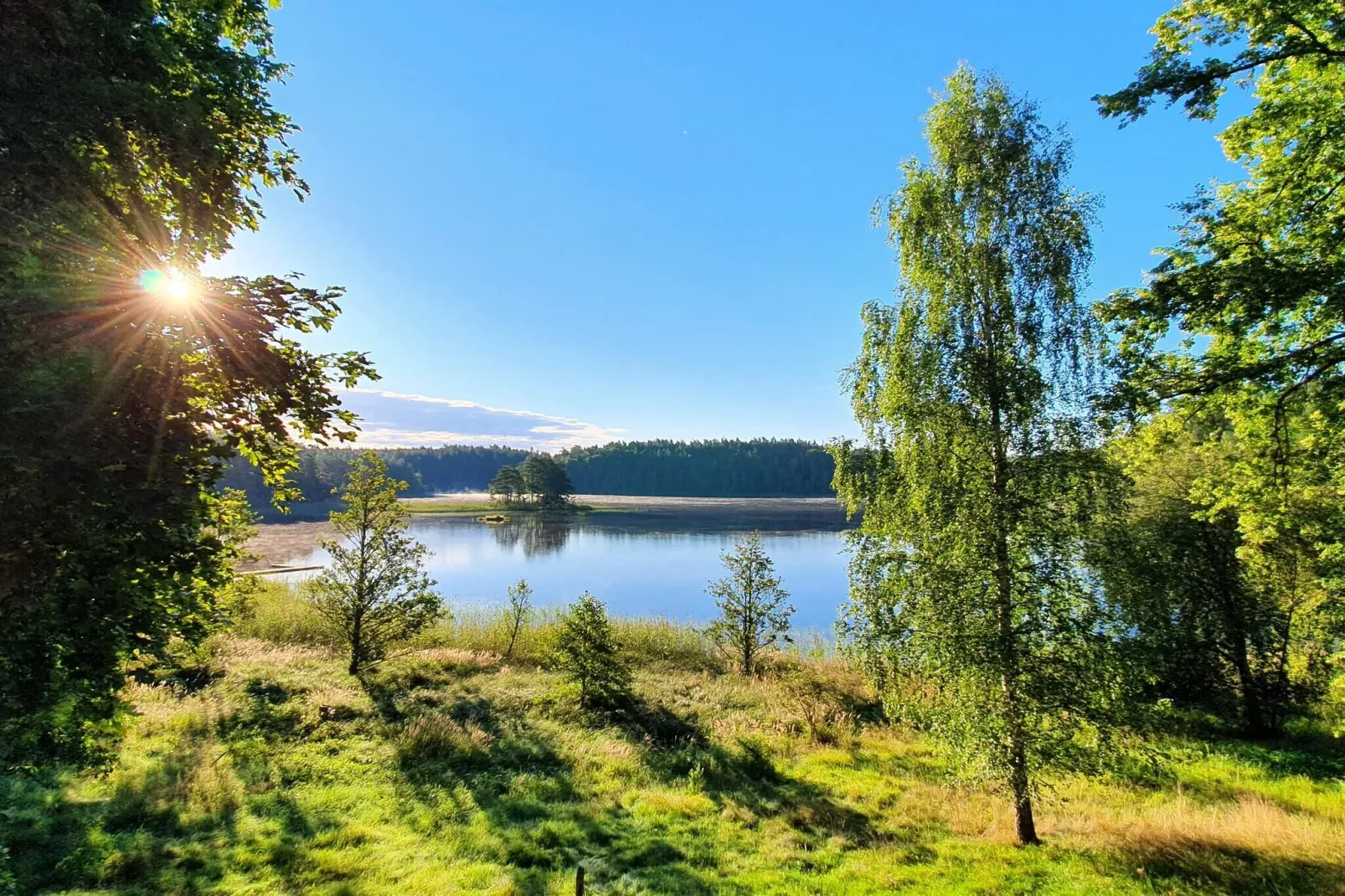Gîte avec jacuzzi à Rejmyre-Vue sur l'eau