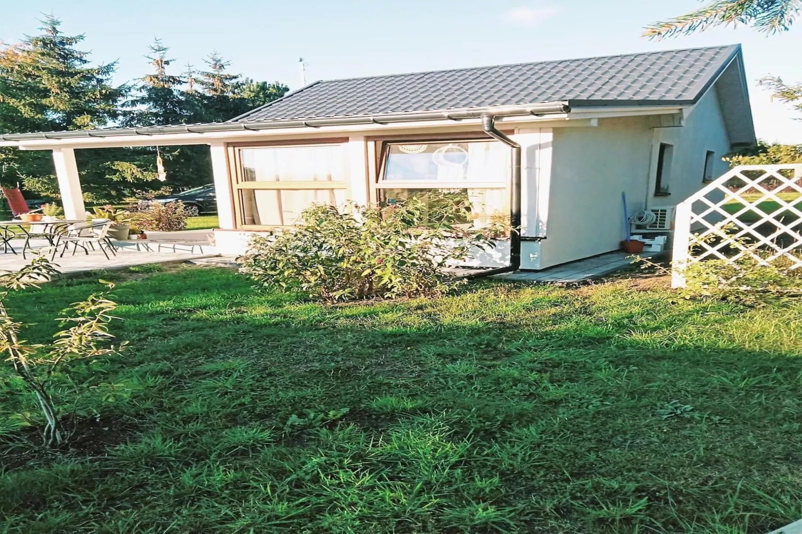 Budlejowy domek dla 4 osób w Kołczewie-Exterior in summer