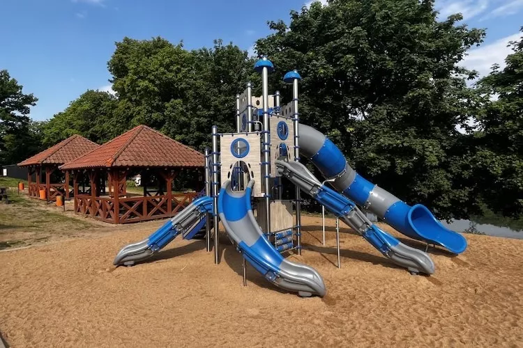 Murowany domek wakacyjny dla 5 osób w Rynie-Areas within 1km in summer