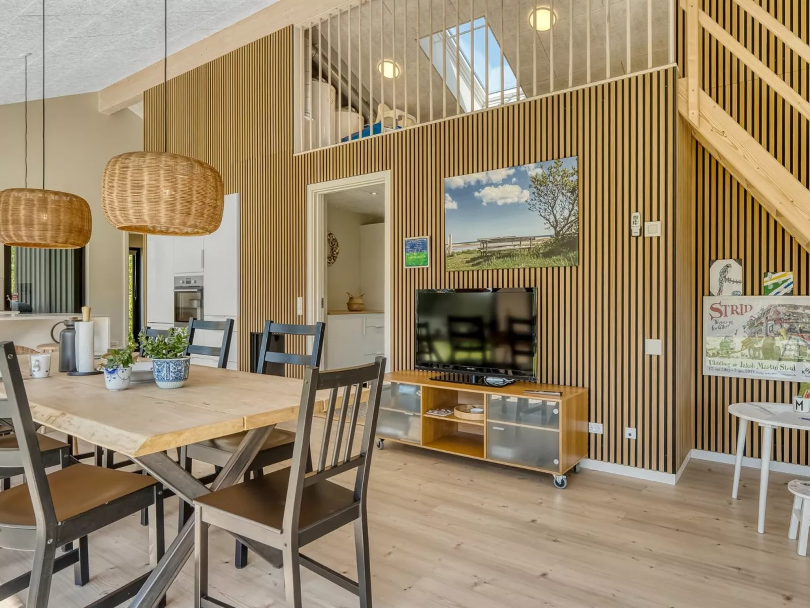 "Alfrede" -  from the sea-Dedans