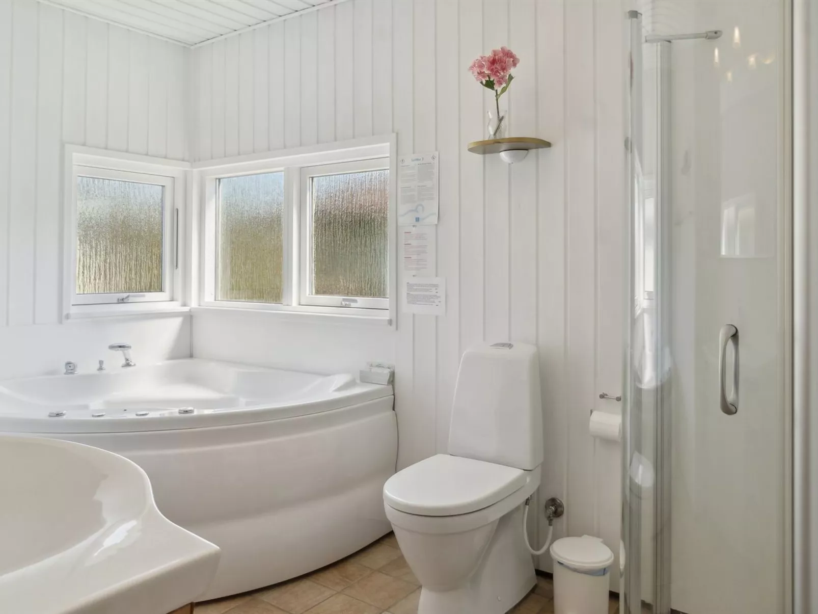 "Fenja" - 1.2km from the sea-Drinnen