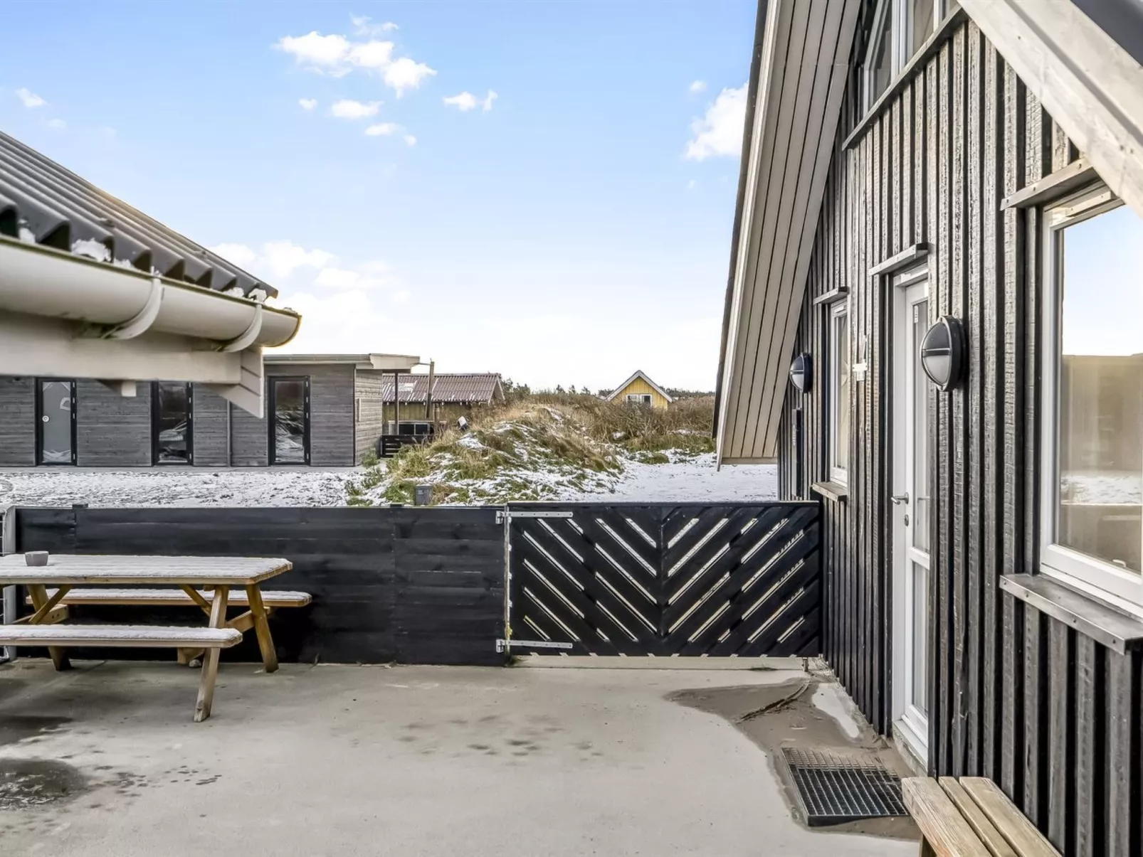 "Iida" - 100m from the sea-Draußen