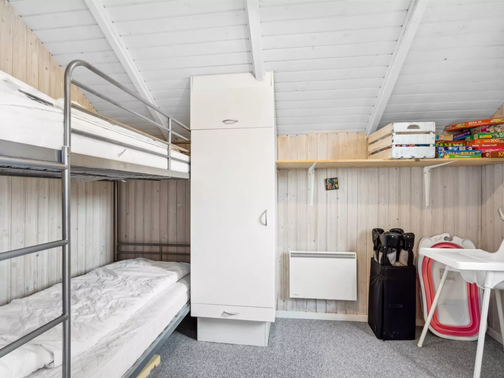 "Rohan" - 2.2km from the sea-Inside