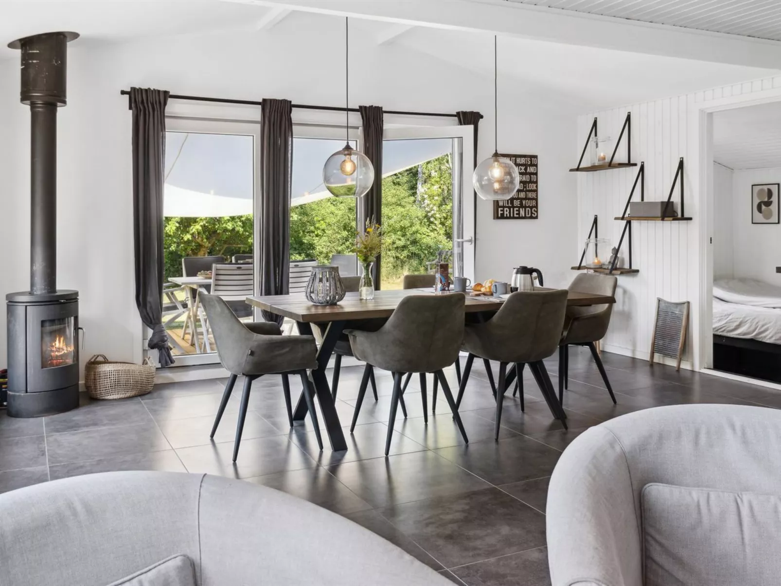 "Thordgrim" - 600m from the sea-Inside