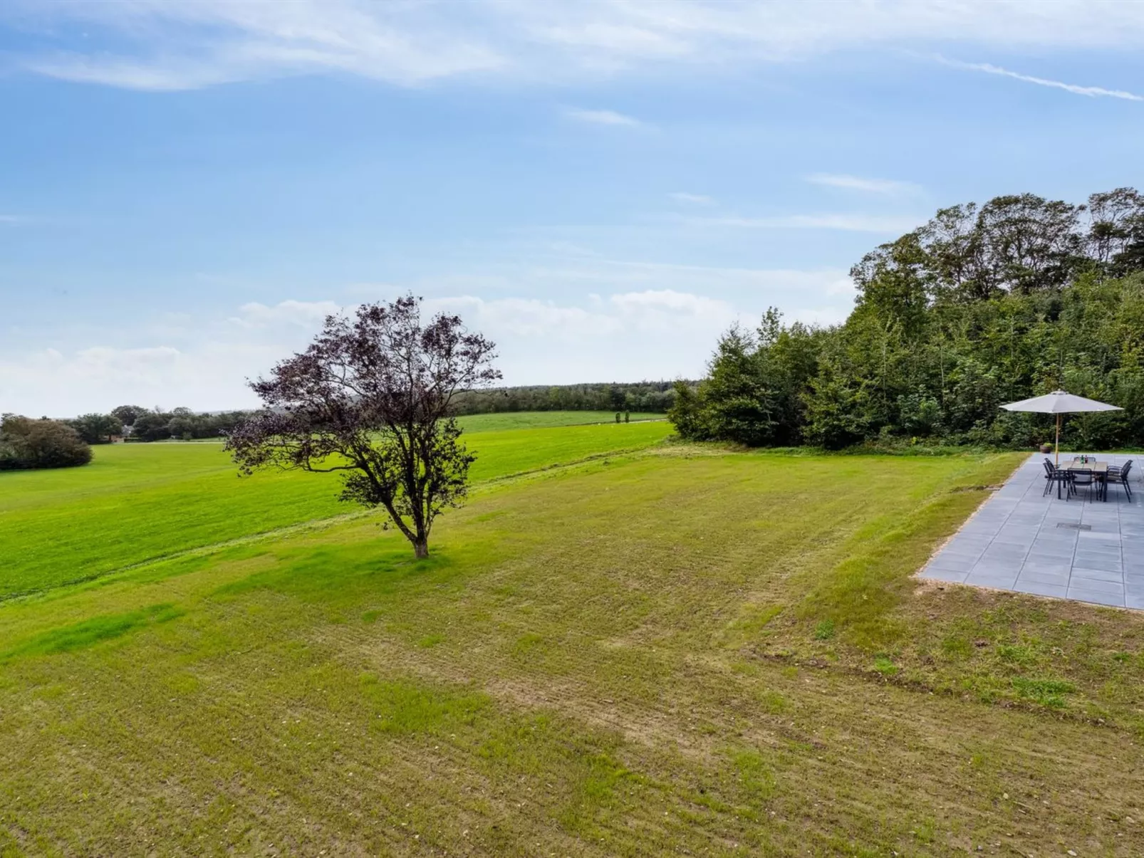 "Landuin" - 30km from the sea-Outside