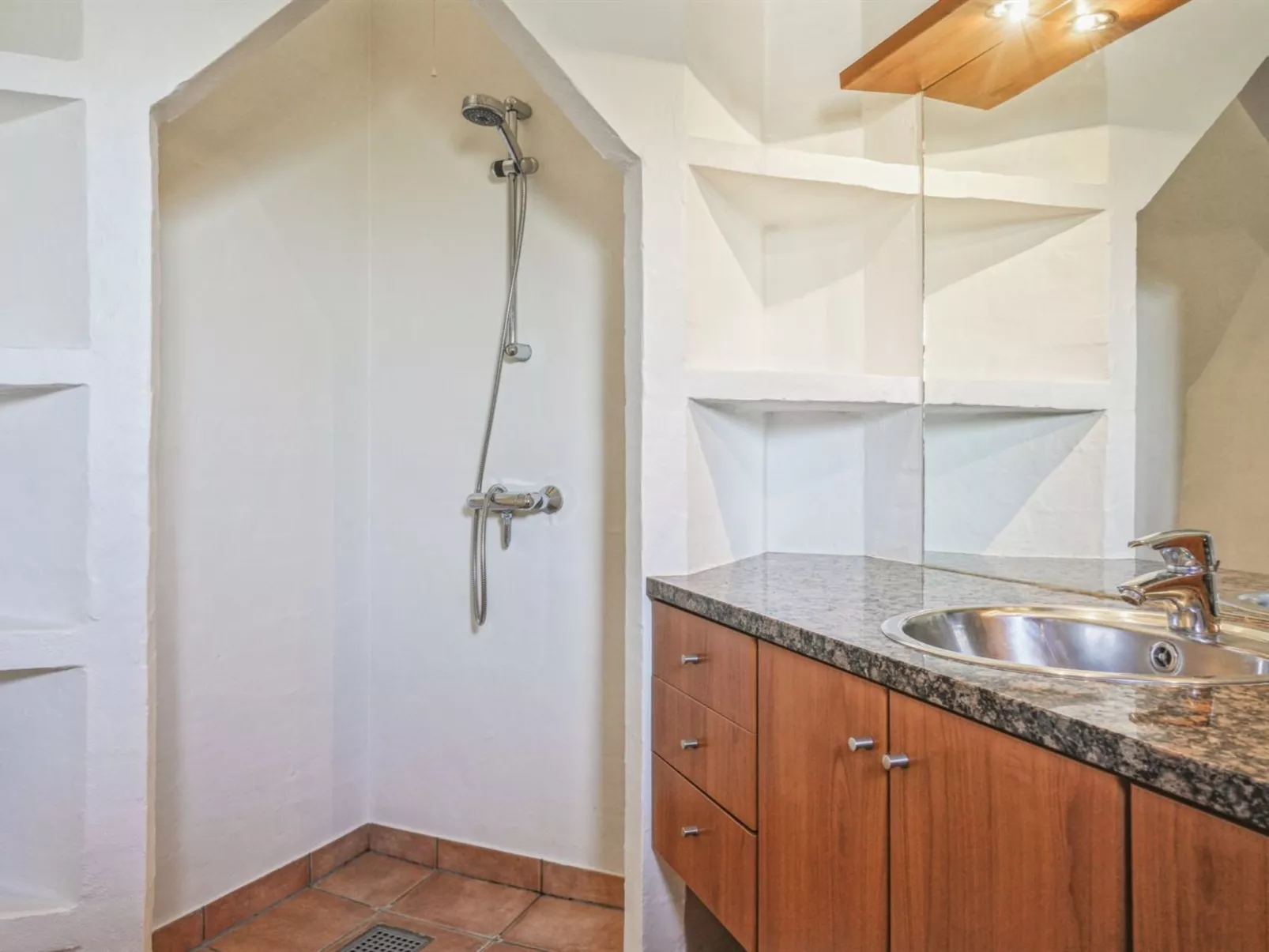 "Fridgerd" - 250m from the sea-Inside