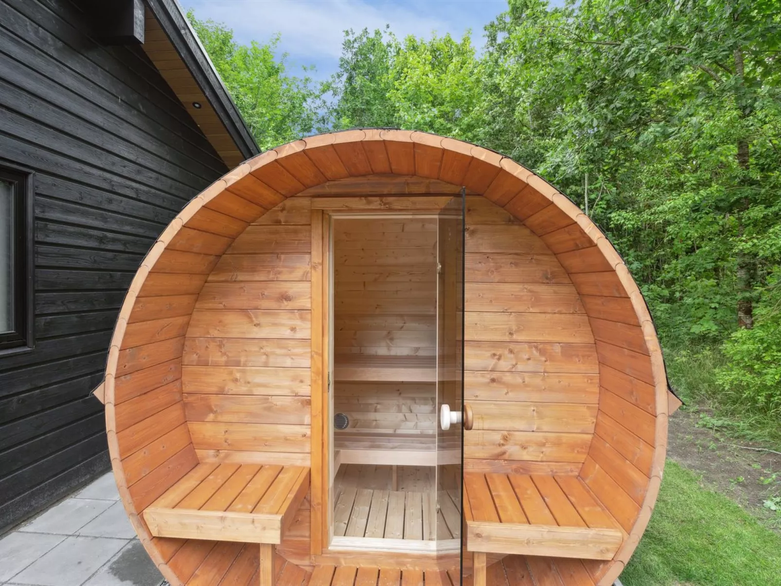 "Robert" - 30km from the sea-Inside