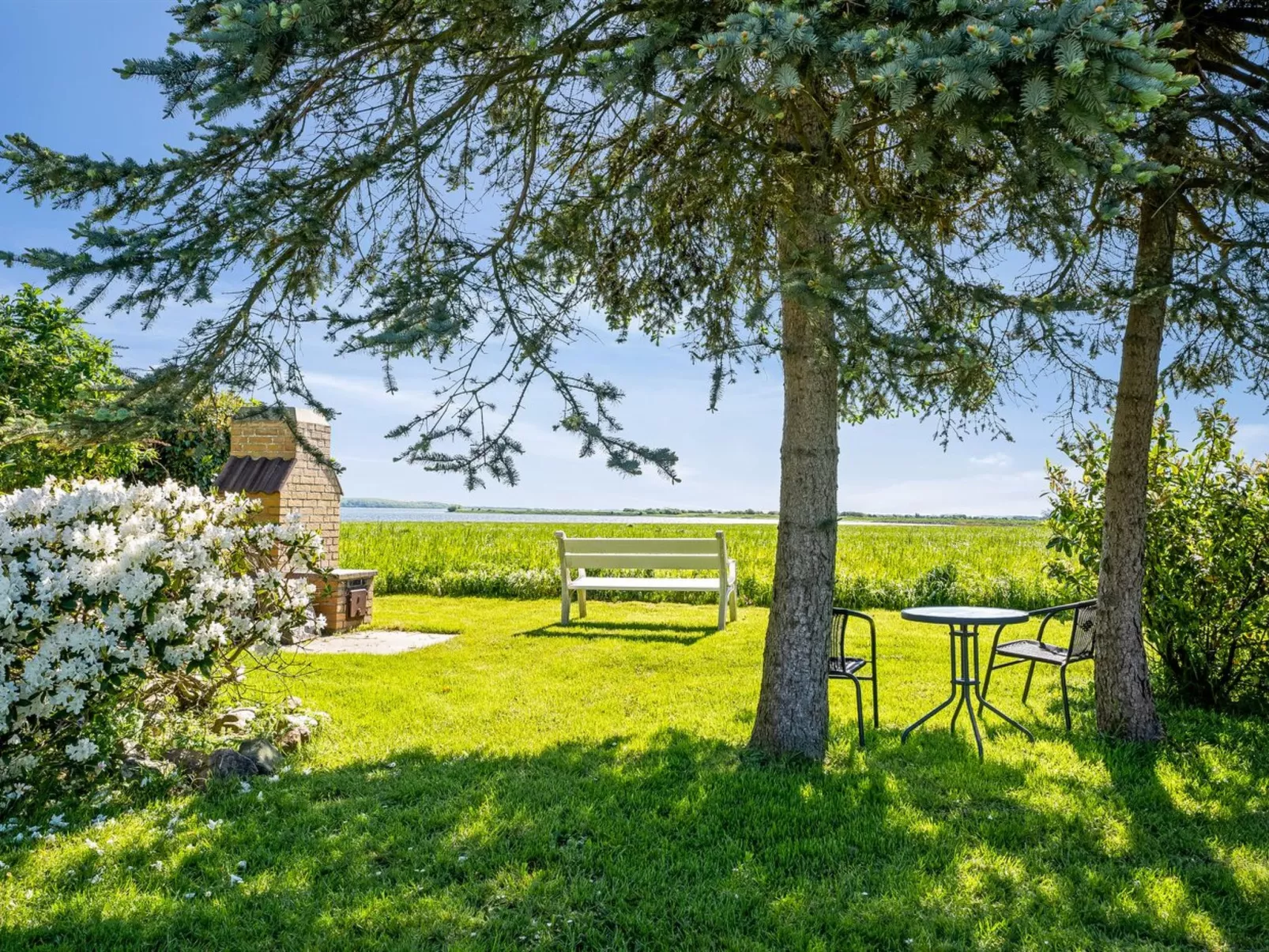 "Maleen" - 150m to the fjord-Outside