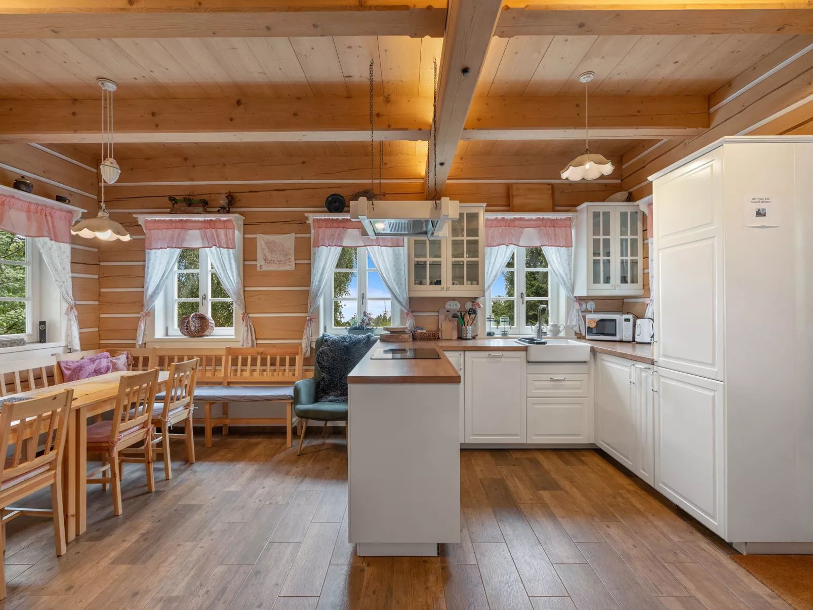 Roubenka Maleč-Inside