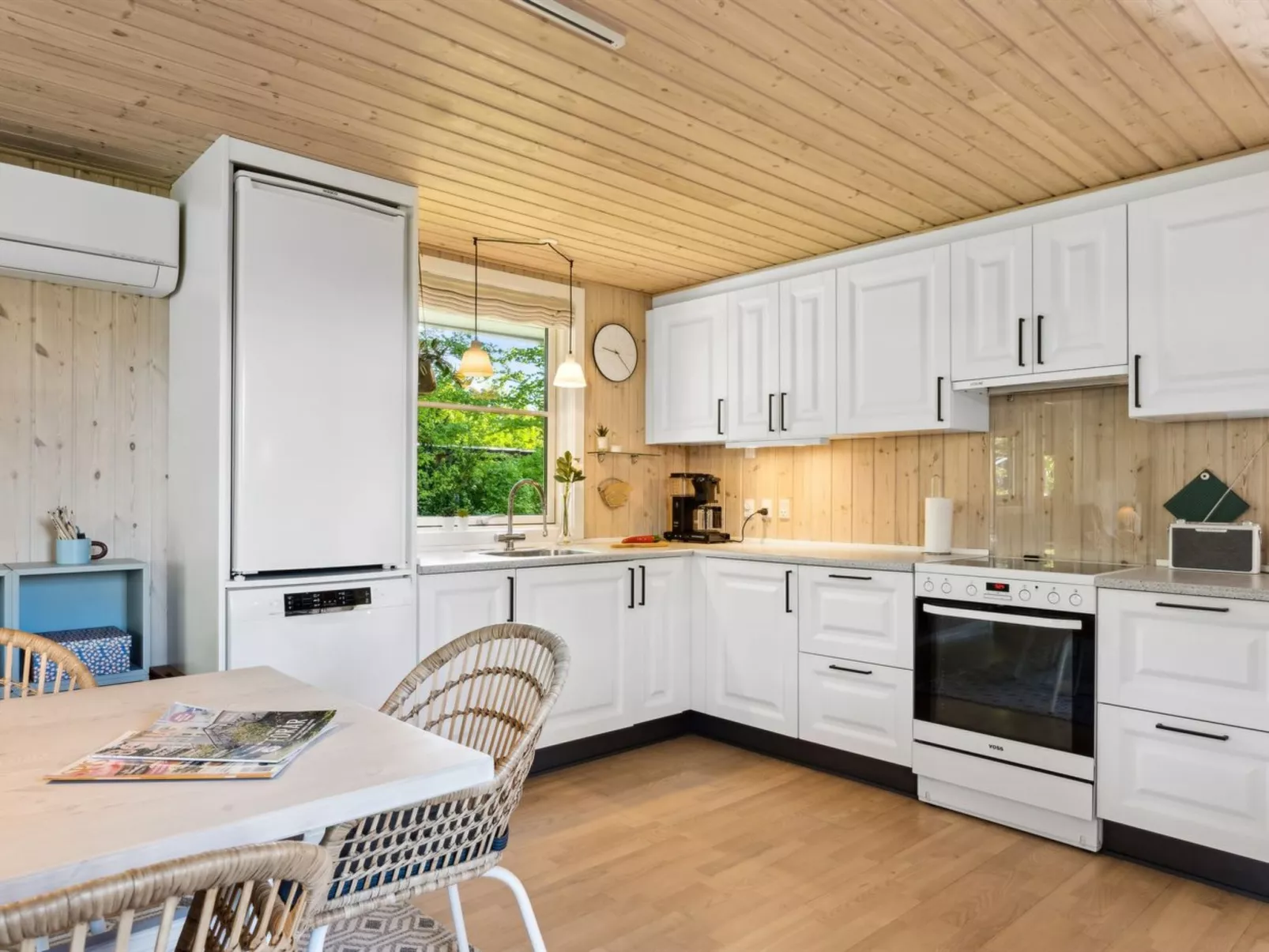 "Melvin" - 700m from the sea-Dedans