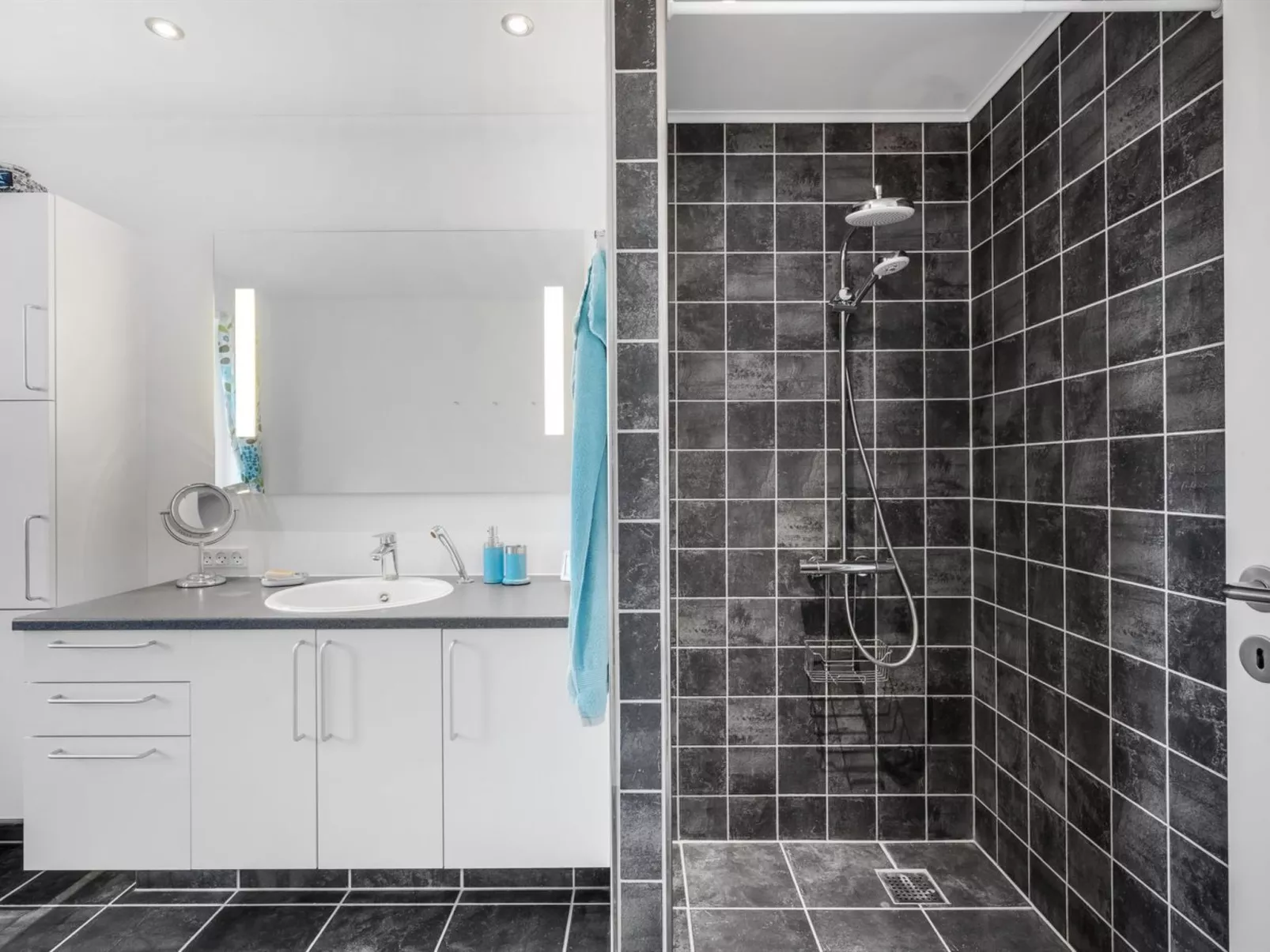 "Elsi" - 1.3km from the sea-Inside