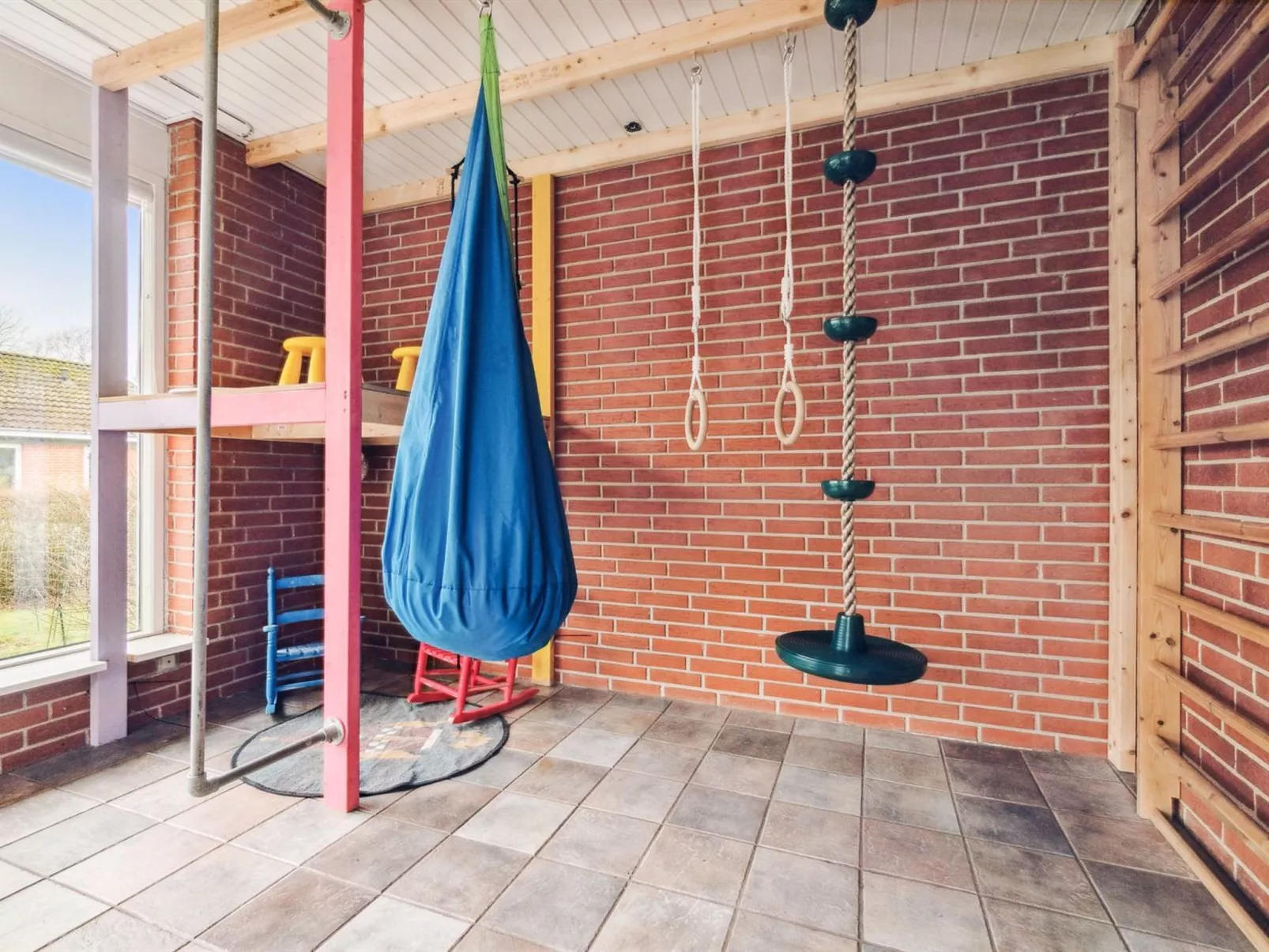 "Yrjö" - 1km from the sea-Inside