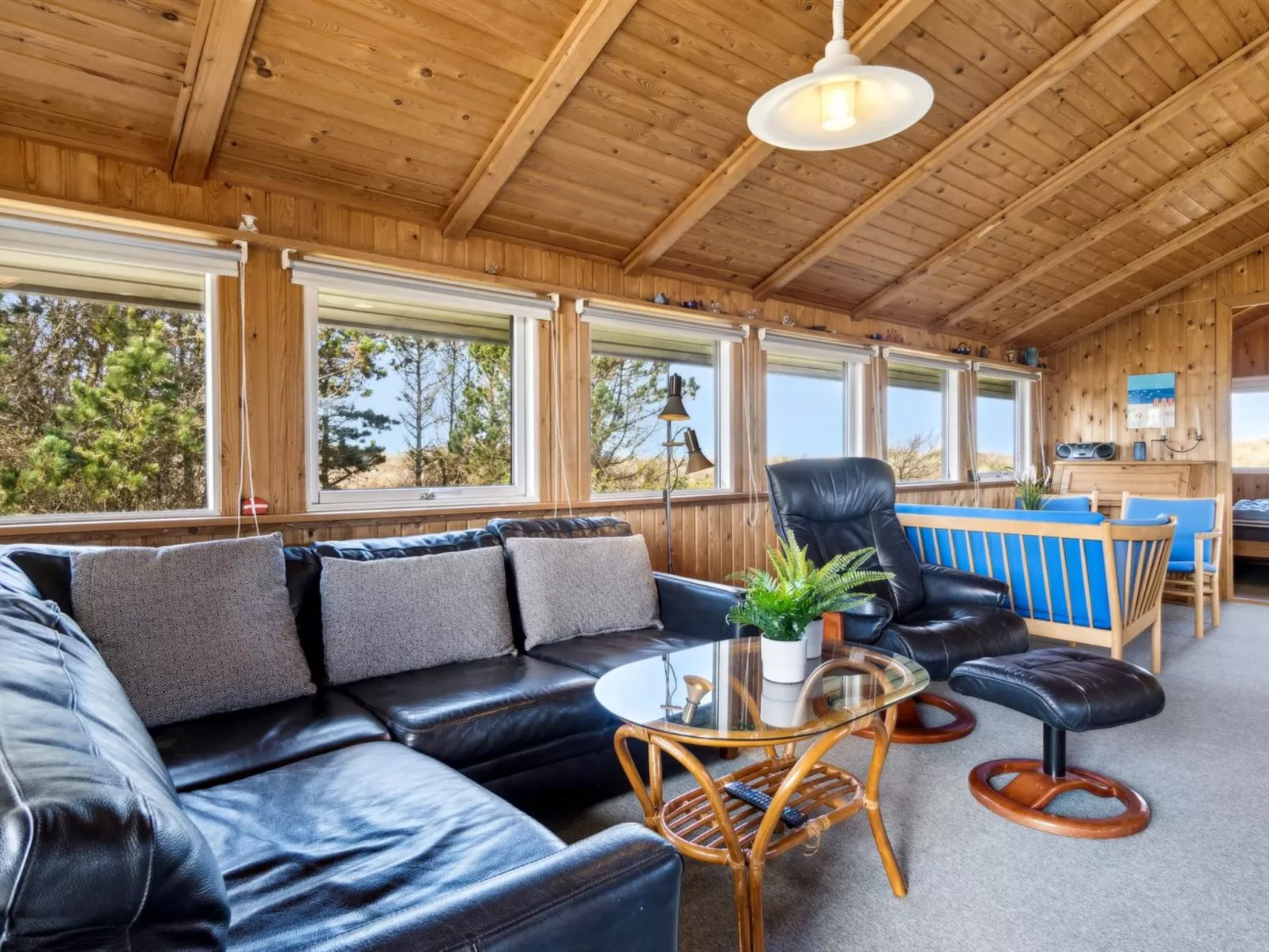 "Hunlef" - 1.7km from the sea-Inside