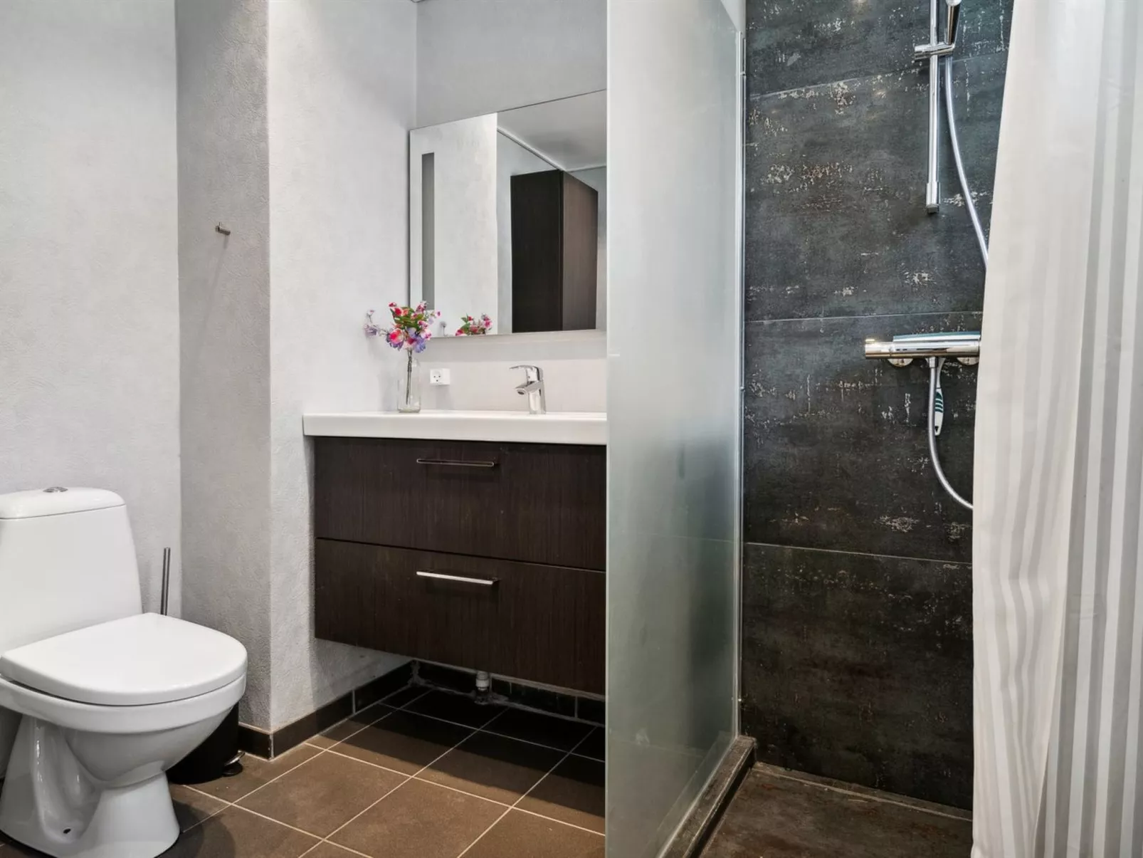 "Fridgerd" - 4.8km from the sea-Dedans