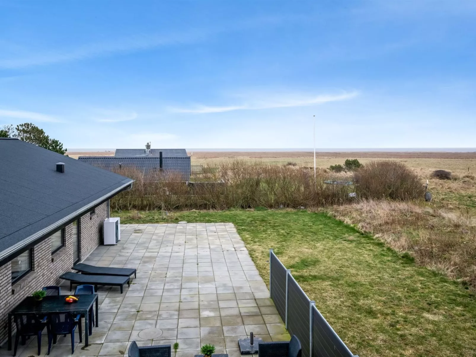 "Dorrit" - 1.2km from the sea-Draußen