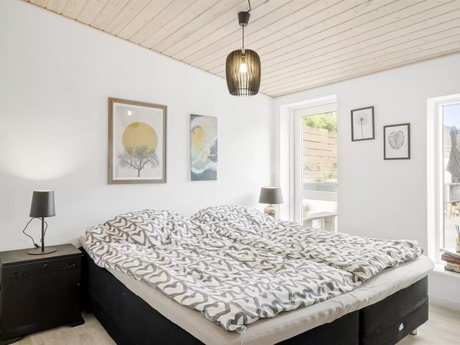 "Edin" - 100m from the sea-Drinnen