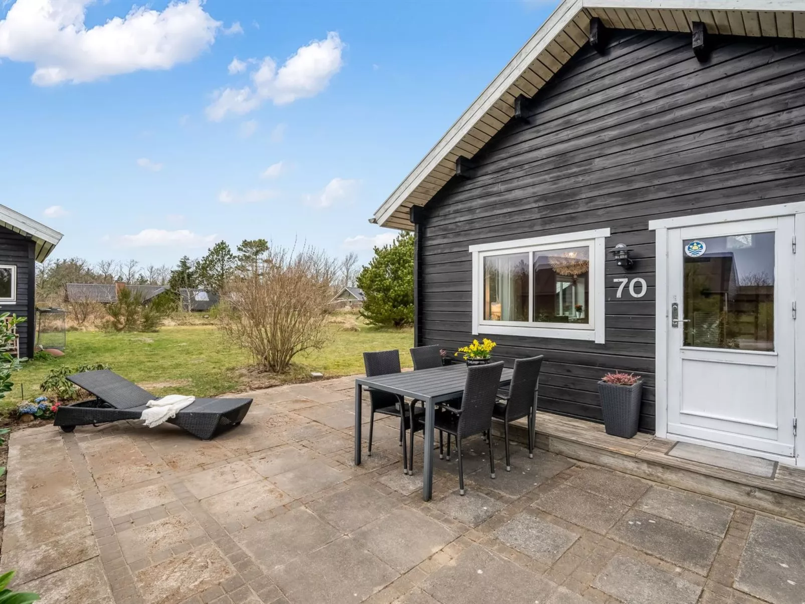 "Oddger" - 250m to the fjord-Draußen