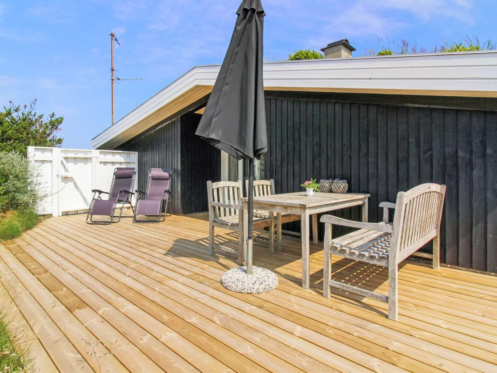 "Scarlett" - 300m from the sea-Outside