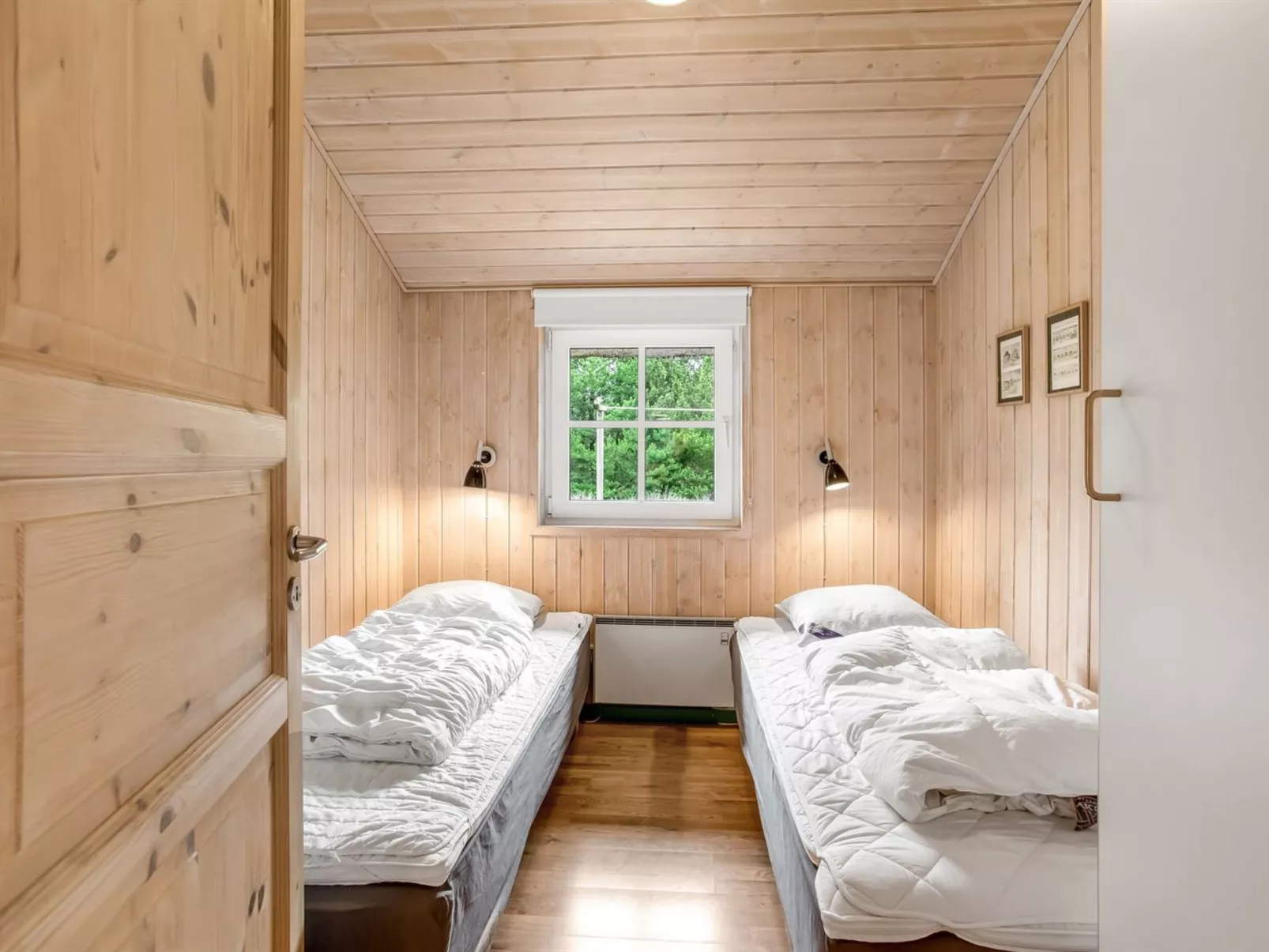 "Ronna" - 2.2km from the sea-Inside