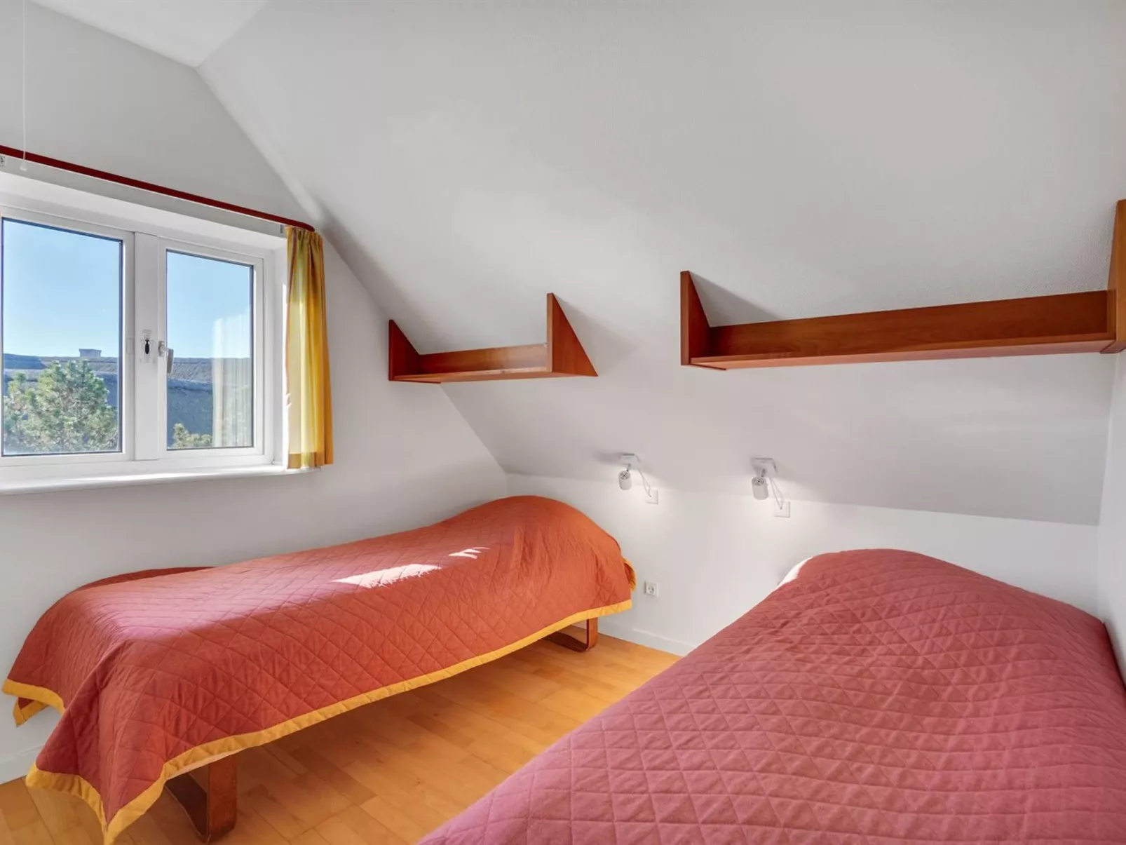 "Oneida" - 800m from the sea-Inside