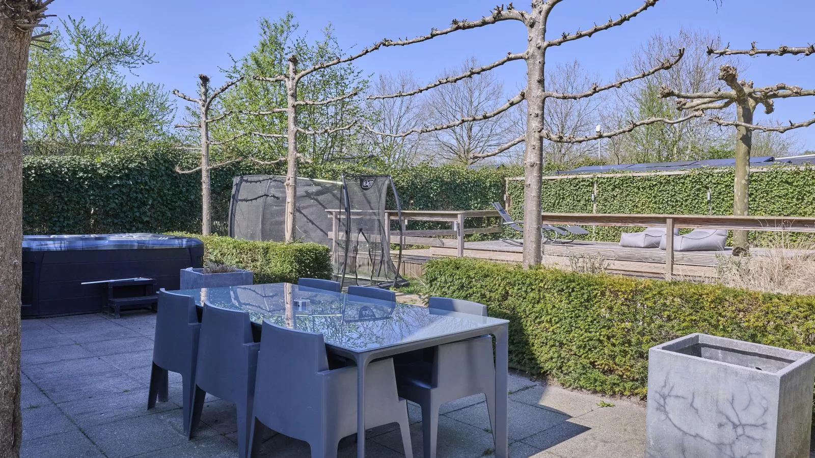 T Kaatsheuveltje 4-Gardens in summer