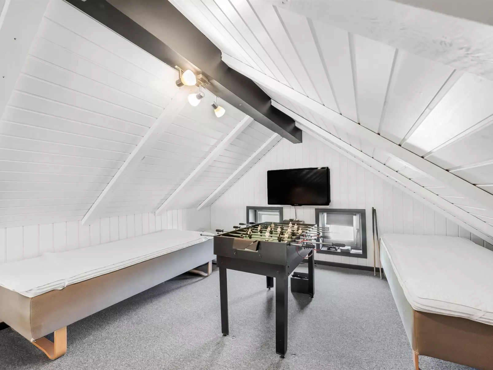 "Aage" - 1.7km from the sea-Drinnen