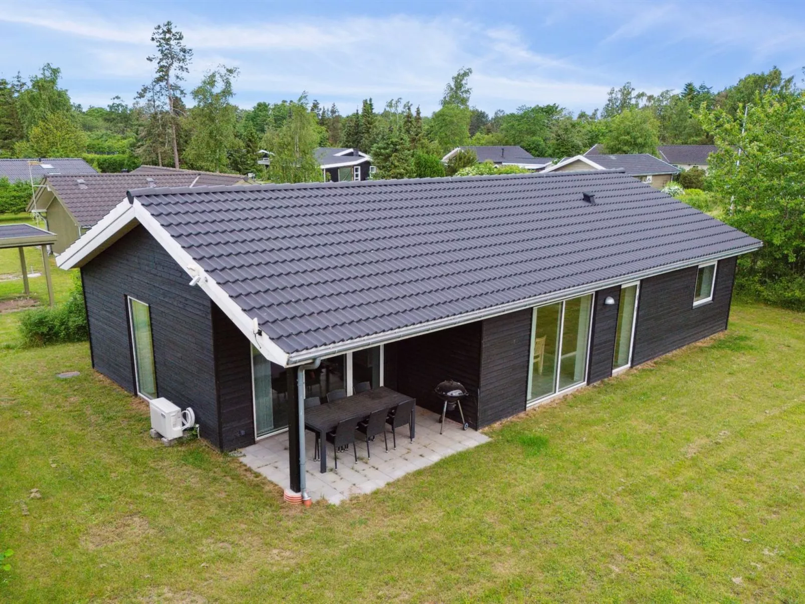 "Dorreth" - 3.2km from the sea-Outside