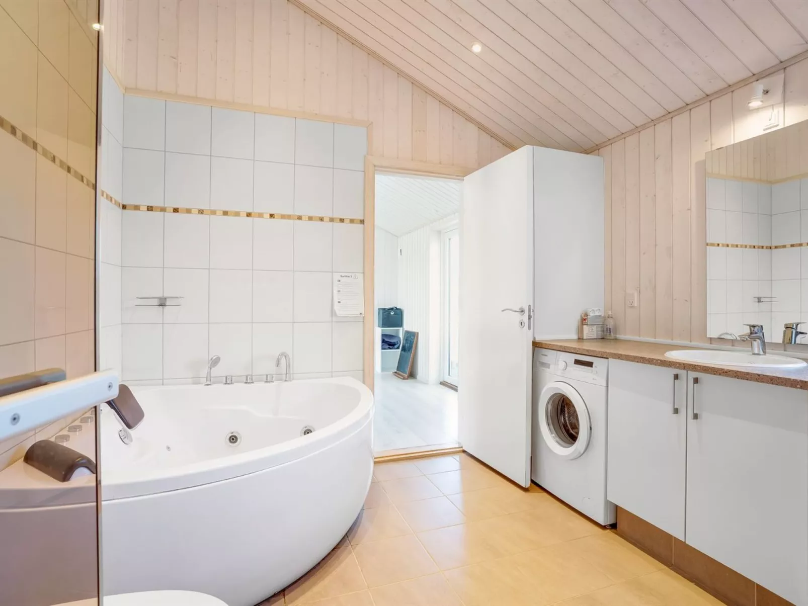 "Kiersten" - 800m from the sea-Inside