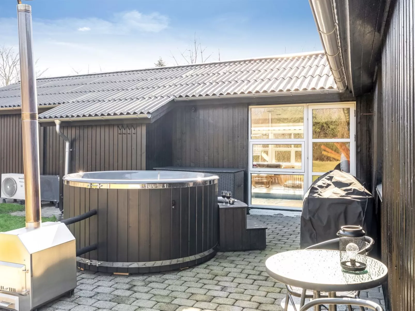 "Karmen" - 250m to the fjord-Inside