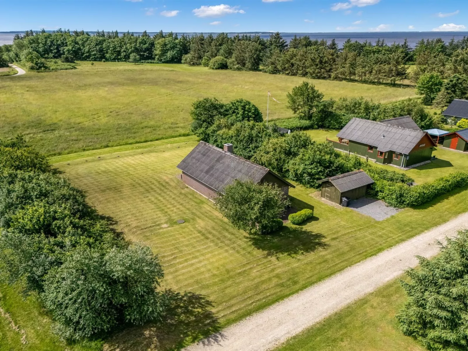 "Arlin" - 380m to the fjord-Outside