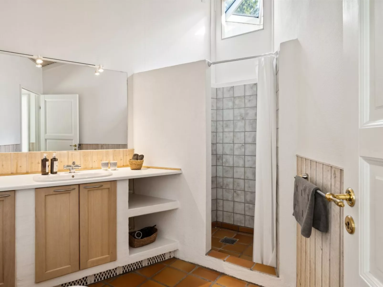 "Magh" - 400m from the sea-Inside