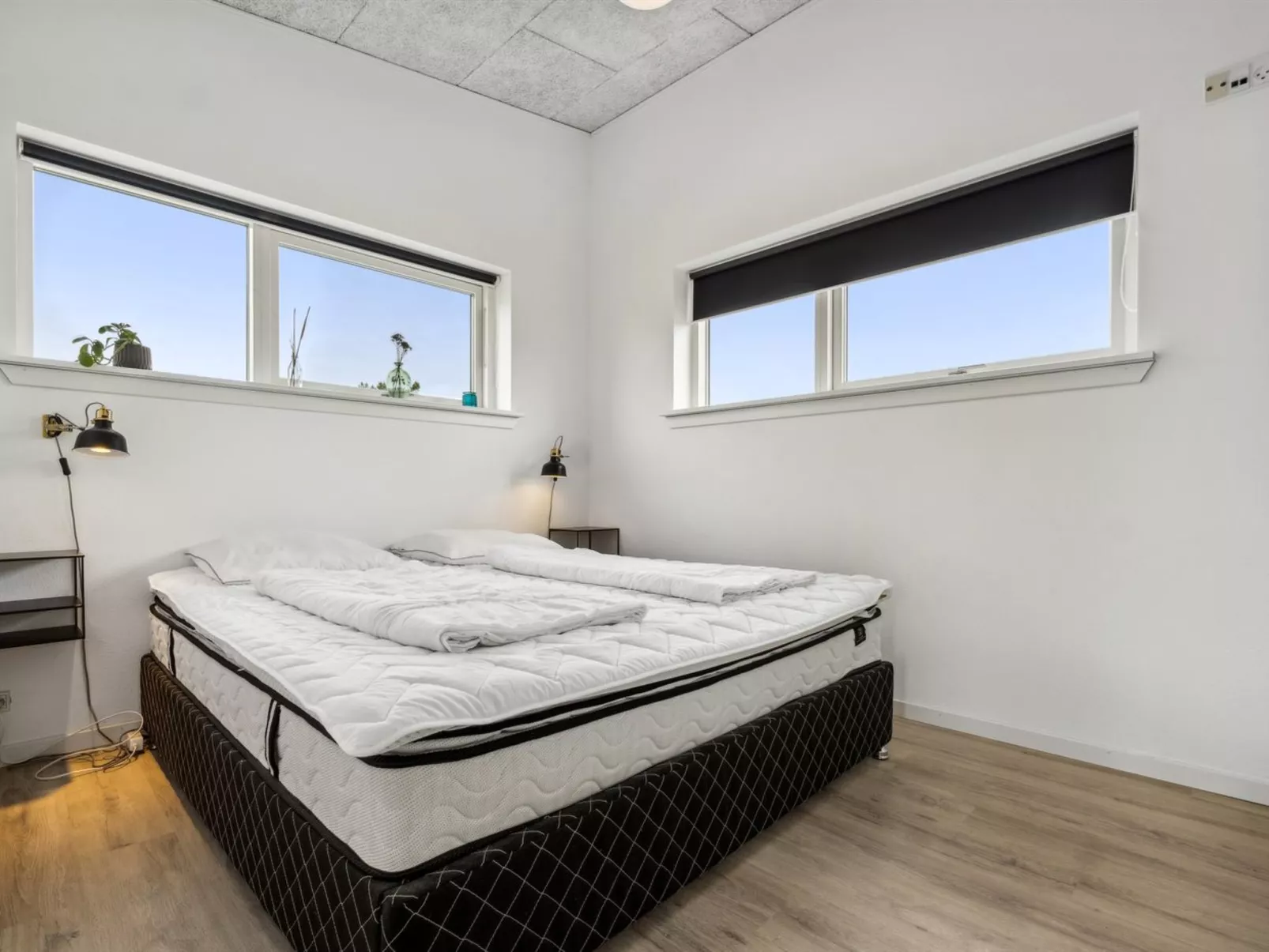 "Ingebrit" - 1.4km from the sea-Drinnen