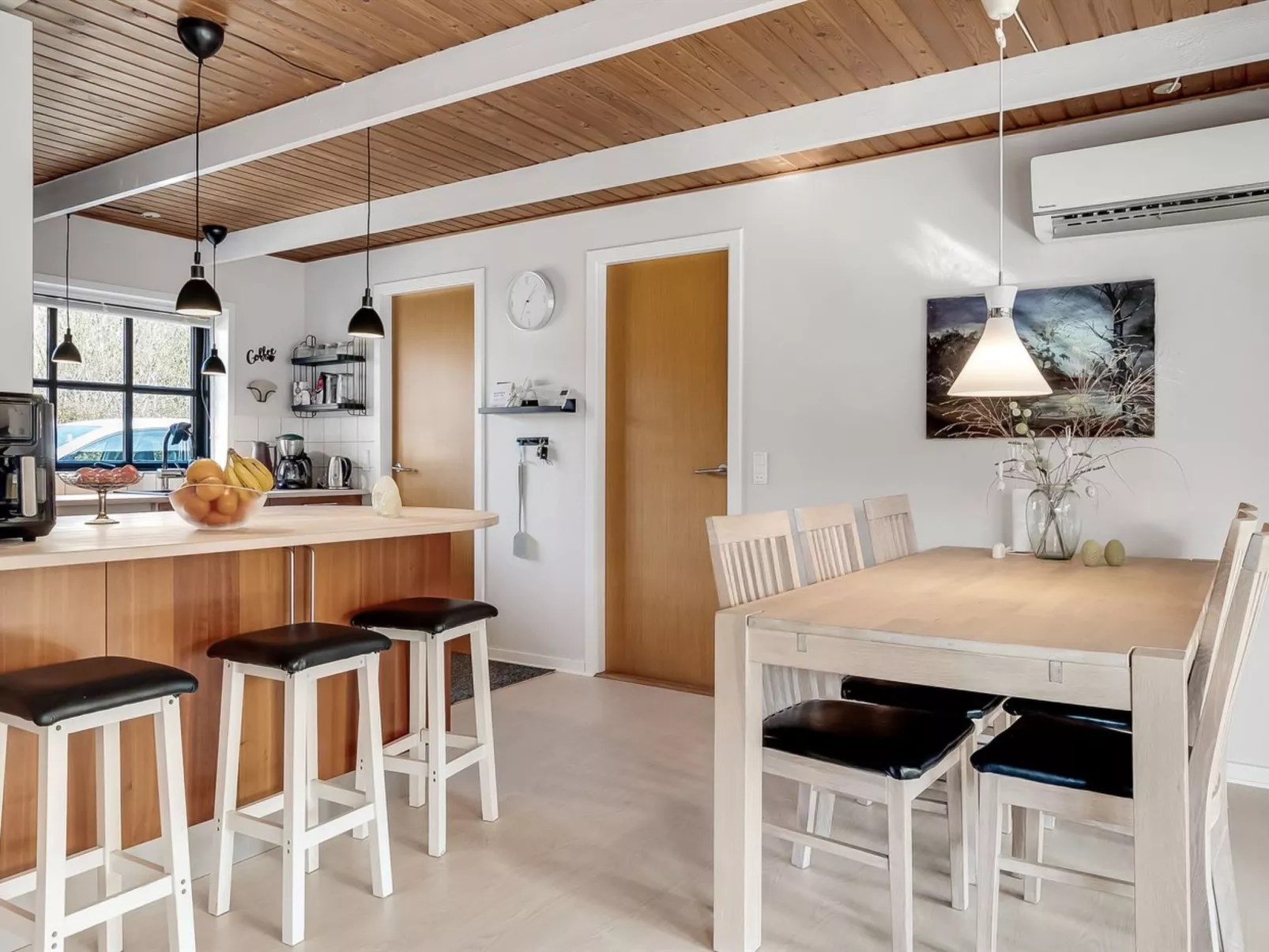 "Berner" - 30km from the sea-Dedans