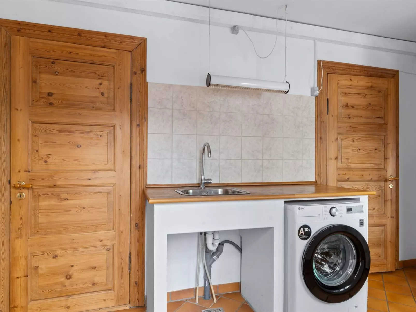 "Huno" - 2km from the sea-Inside