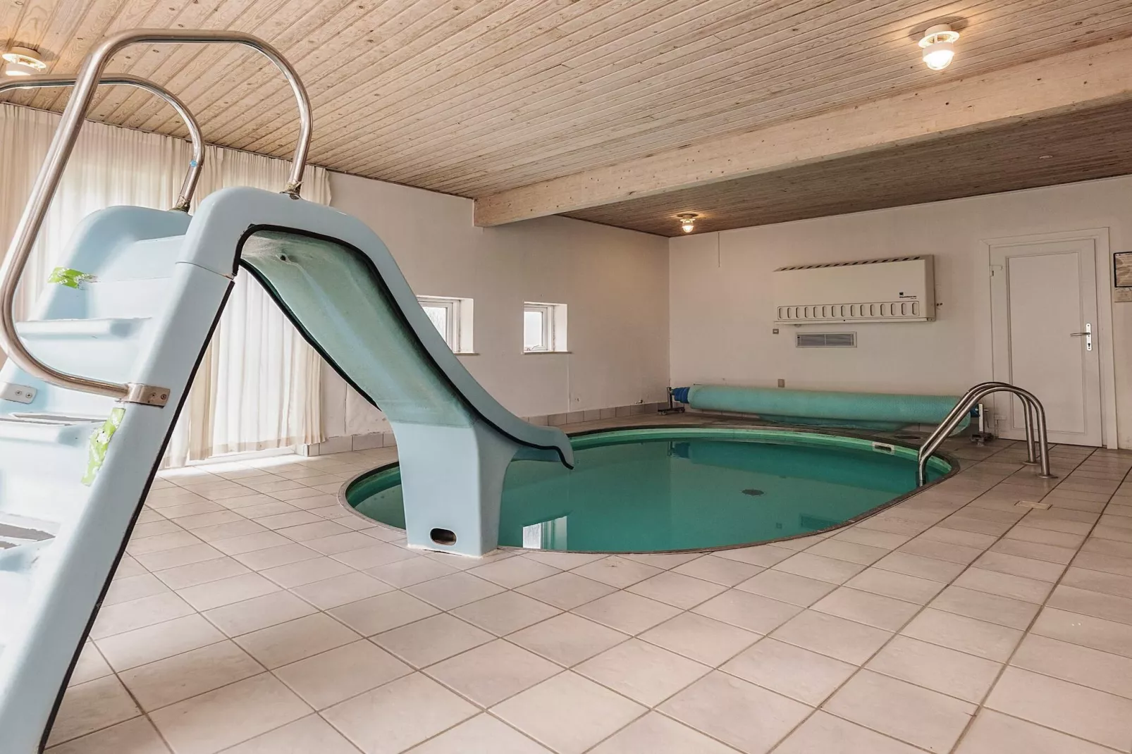 Seaside Escape with Views - By Traum Ferienwohnungen-Swimming pool