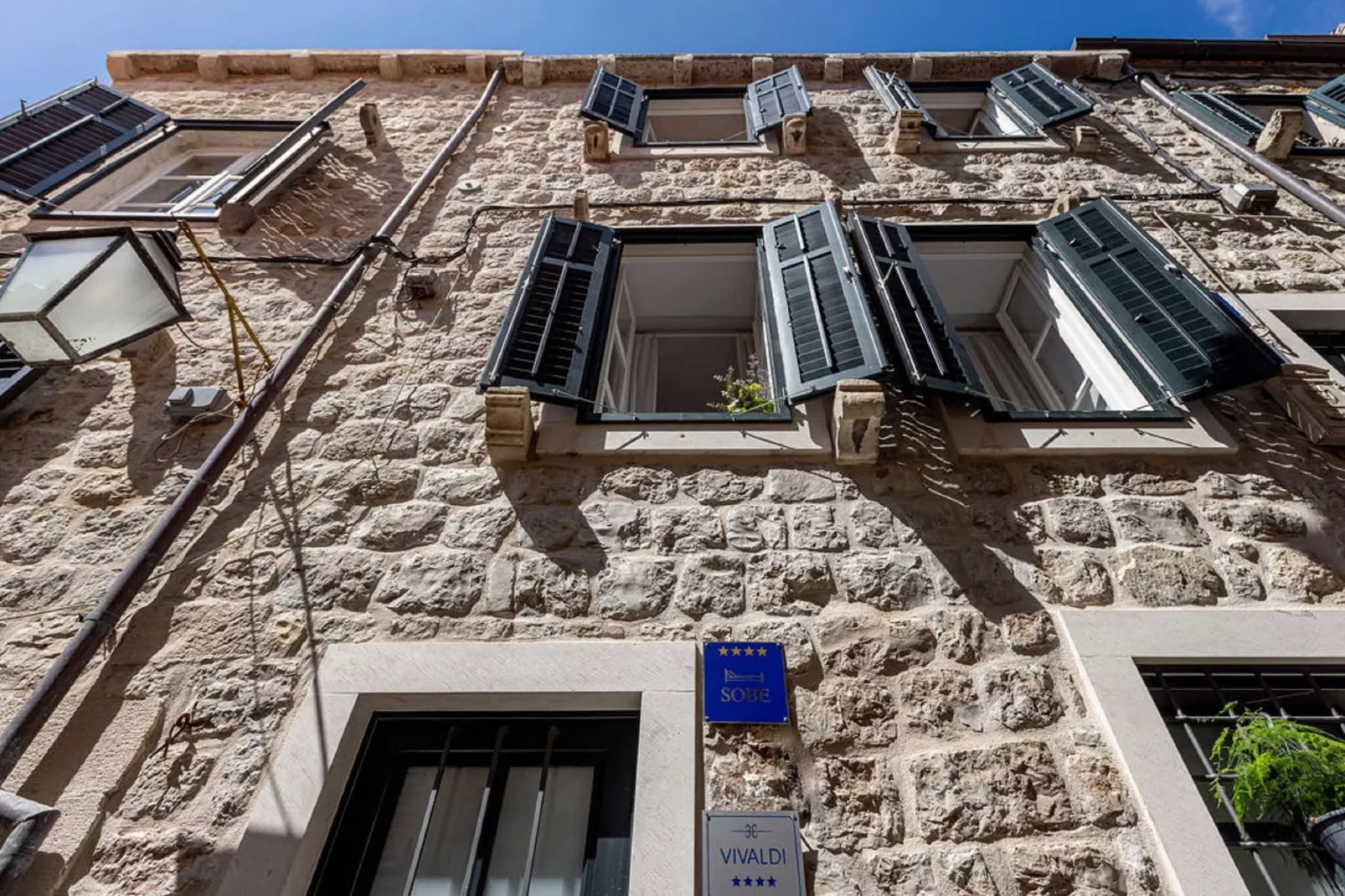 Vivaldi - Deluxe Double Room with Side City View (S3)-Im Freien