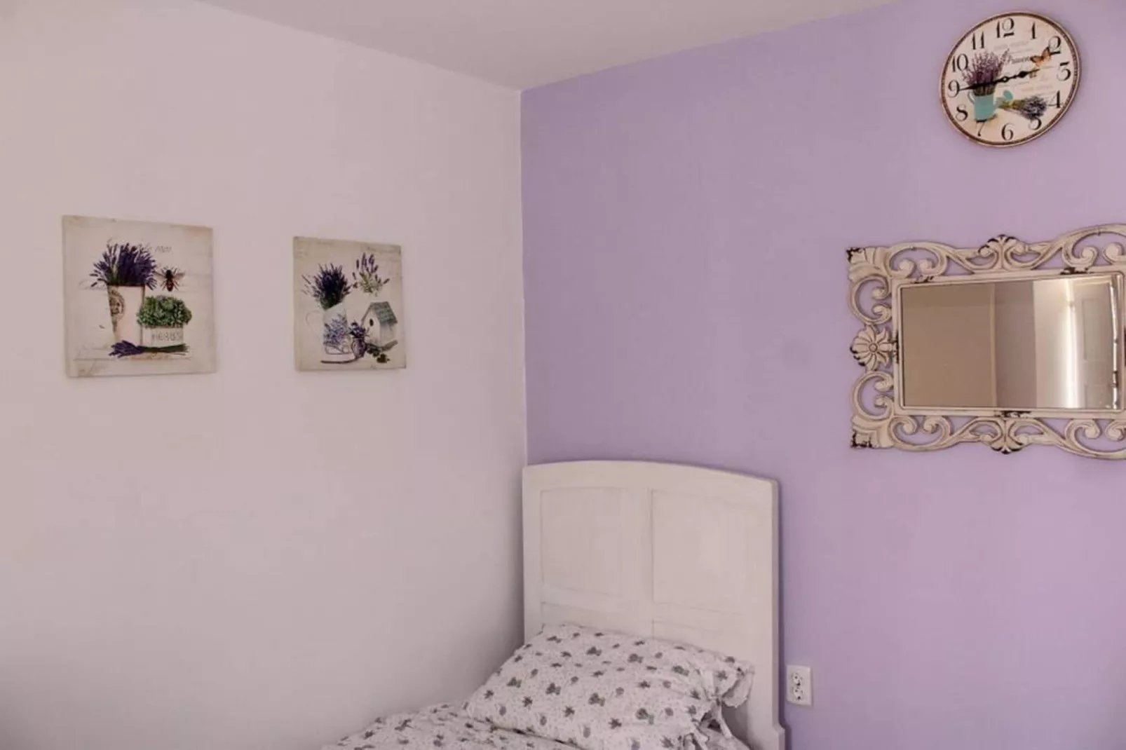 Guest House Gugily- Twin Room with Shared Bathroom and City View (4)-Bedroom